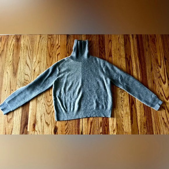 THEORY - Women’s 100 percent cashmere two-tone gray turtleneck sweater - petite - Picture 1 of 9